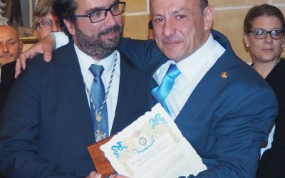 Entrega de los pasadores al Pregonero.