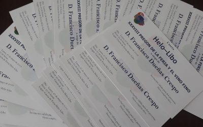 Reparto de invitaciones paa el pregón de feria.